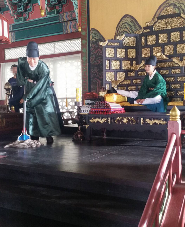 《云画的月光》片场照集锦 &ldquo;傲娇王世子&rdquo;朴宝剑呆萌又体贴【组图】