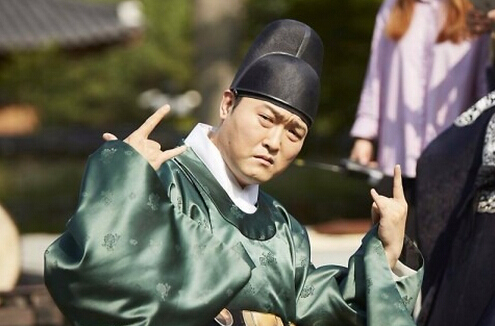 《云画的月光》片场照集锦 &ldquo;傲娇王世子&rdquo;朴宝剑呆萌又体贴【组图】