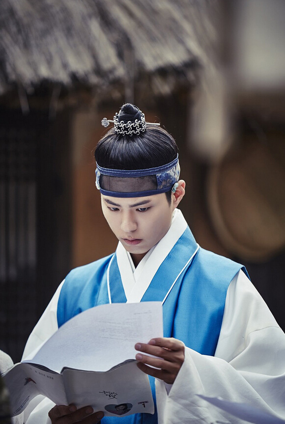 《云画的月光》片场照集锦 &ldquo;傲娇王世子&rdquo;朴宝剑呆萌又体贴【组图】