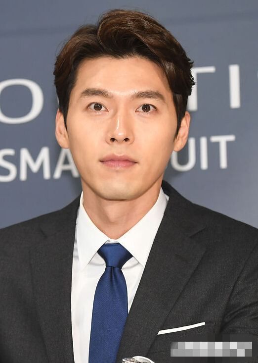 玄彬穿西装帅气现身签名会 恋爱后甜蜜浅笑【组图】【3】