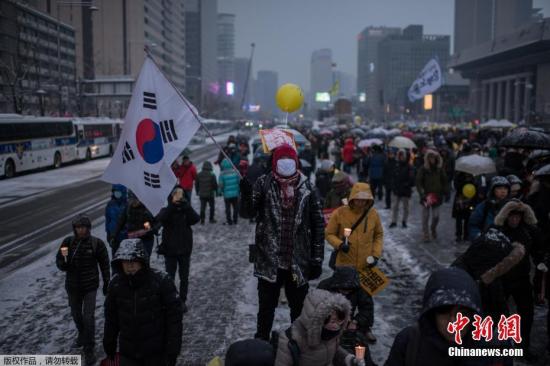 “朴槿惠政权下台非常国民行动”表示，通过集会将要求朴槿惠政权下台和检方拘捕大企业集团领袖。