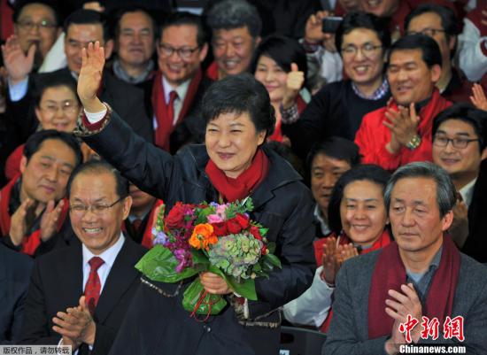 2012年12月19日，韩国执政党新国家党总统候选人朴槿惠在韩国第18届总统选举中获胜，将成为韩国首位女总统。朴槿惠于19日晚在光化门发表胜选演讲时表示，她将成为落实承诺和关切民生的总统。