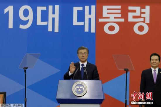 当地时间5月10日，在大选中取得胜利的文在寅正式宣誓就任韩国第19届总统。
