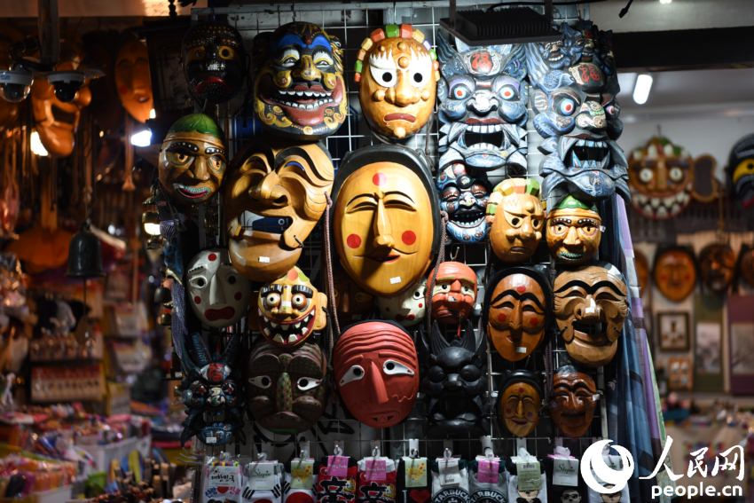 风格迥异的韩国传统面具 裴埈基摄