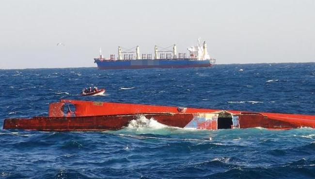 韩国东部海域两船相撞 1名中国船员失踪（组图）