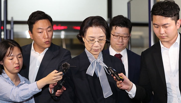 韩进集团会长夫人李明姬接受传唤