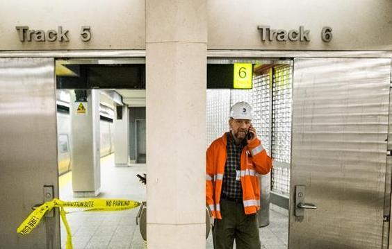 纽约一起列车出轨事故致103人受伤 高清