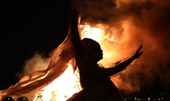韓國首爾舉行野火節慶祝活動 點燃篝火祈豐收