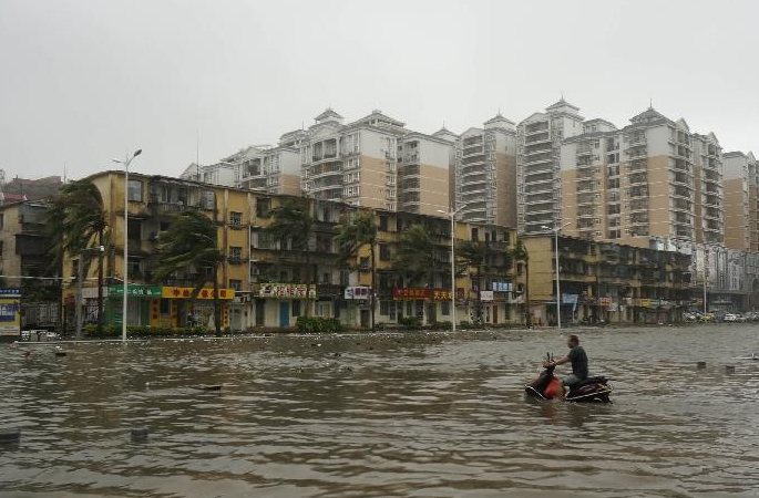 태풍 "무지개"로 광둥 여러곳에 토네이도 발생
