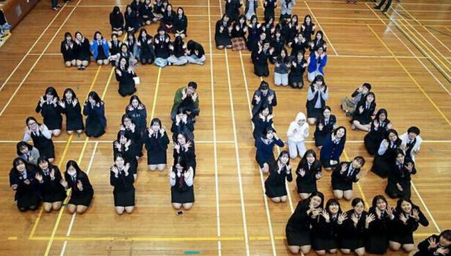 韩国高考即将拉开帷幕 学弟学妹为前辈祝福祈愿(组图)