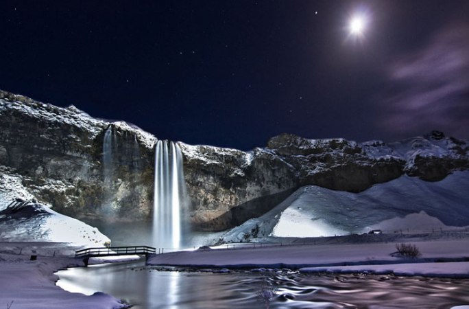마치 동화속에 있는 듯한 아이슬란드 아름다운 폭포