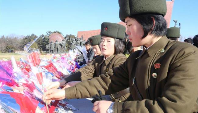 朝鲜民众纪念金正日逝世