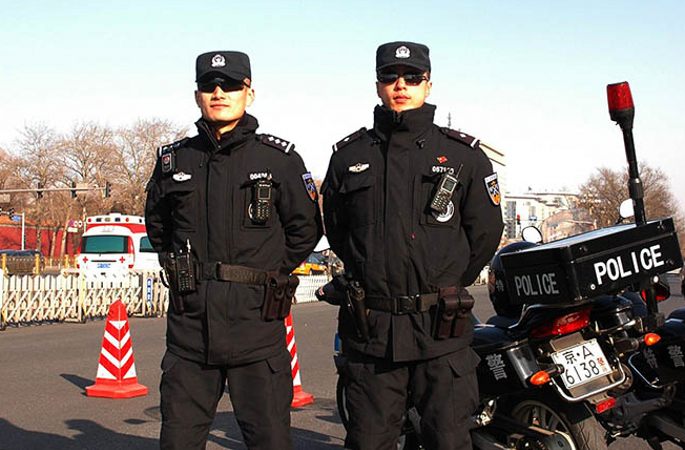 中 카메라속 수도 특수 경찰의 ‘양회’ 스타일