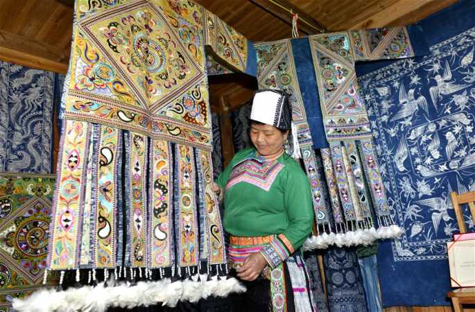 구이저우 룽장: 전통적 "비물질문화유산" 먀오족 생활모습을 그려