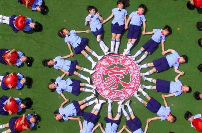 양저우 어린이들의 창의적인 졸업사진, 대학생 못지않아