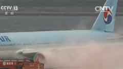 大韩航空一客机起飞前起火 机上人员安全撤离