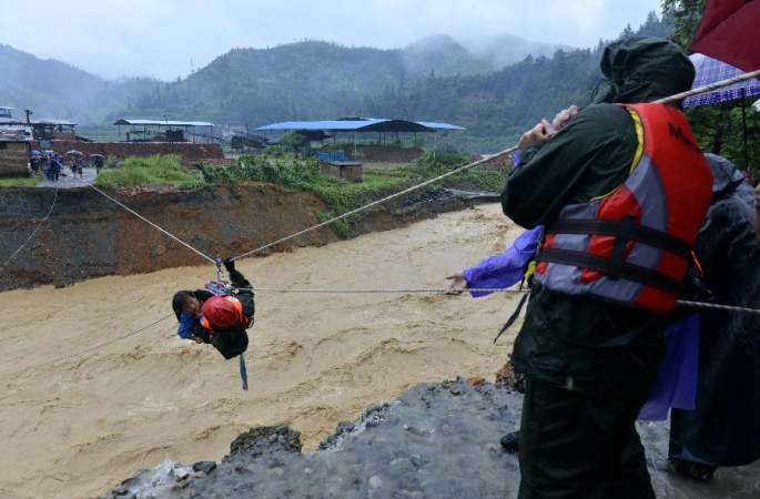 中 구이저우 룽장(榕江) 폭우로 산홍수 일어나...21명 군중 성공적으로 구조