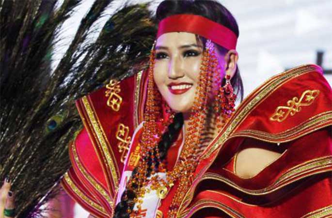 31개 나라의 미녀, 구이저우서 다채로운 민족 패션쇼 선보여
