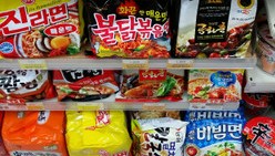 韩式速食食品机场热卖 外国消费者占五成