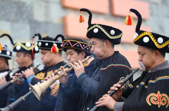 구이저우 류판수이 이족 사람들의 독특한 새해맞이 행사