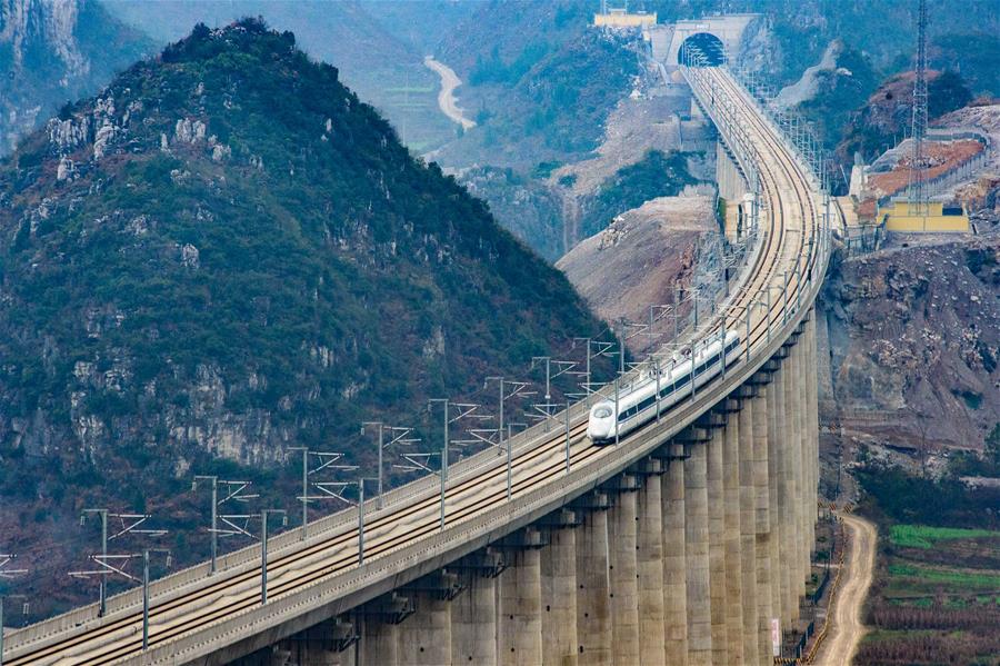 중국 철도: 시대의 명함을 쓰다