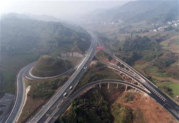 야캉 고속도로 야안-루딩 구간 준공 및 시운영 통차