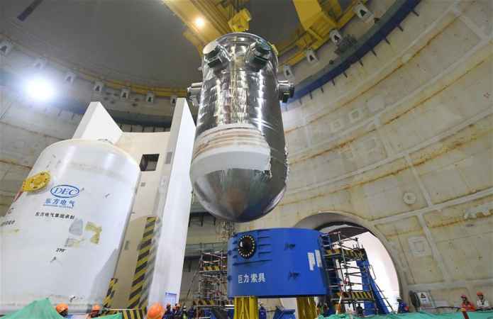 ‘화룽1호’ 세계 최초 원자로 압력용기 설치 성공