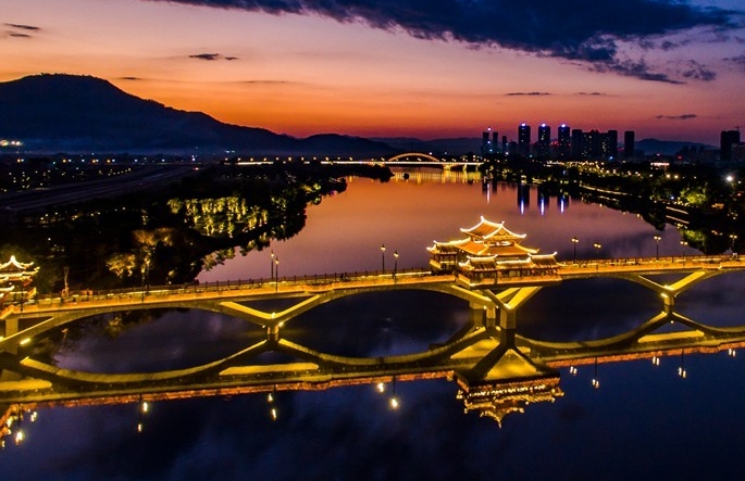 [중국 조감] 드론으로 촬영한 장저우: 아름다운 야경