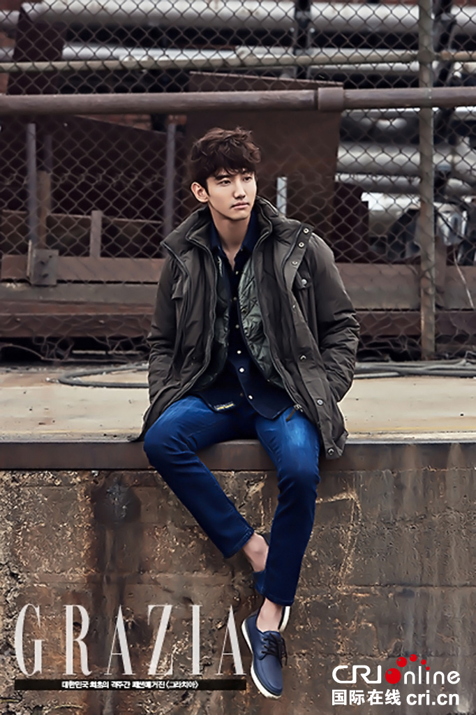 东方神起沈昌珉美国洛杉矶拍写真即将入伍展硬汉柔情