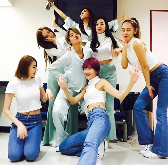 fx成员amber晒纪念照将举办出道以来首次演唱会