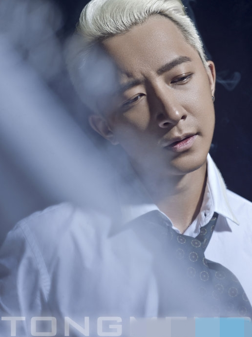 韩庚银发造型拍摄杂志.