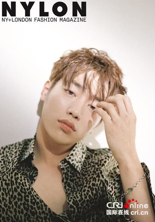 奶酪陷阱徐康俊性感写真曝光透视装隐露胸肌