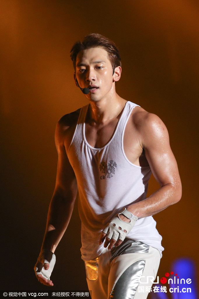 rain香港撕衣晒肌肉黄圣依佘诗曼组团捧场